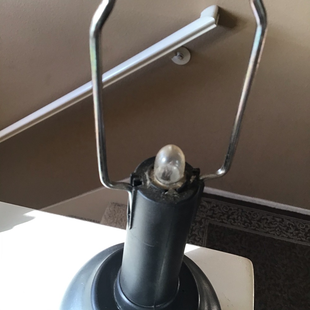 Vintage Battery Operated Camping RV Trailer Lamp (13”) - Picture 4 of 5